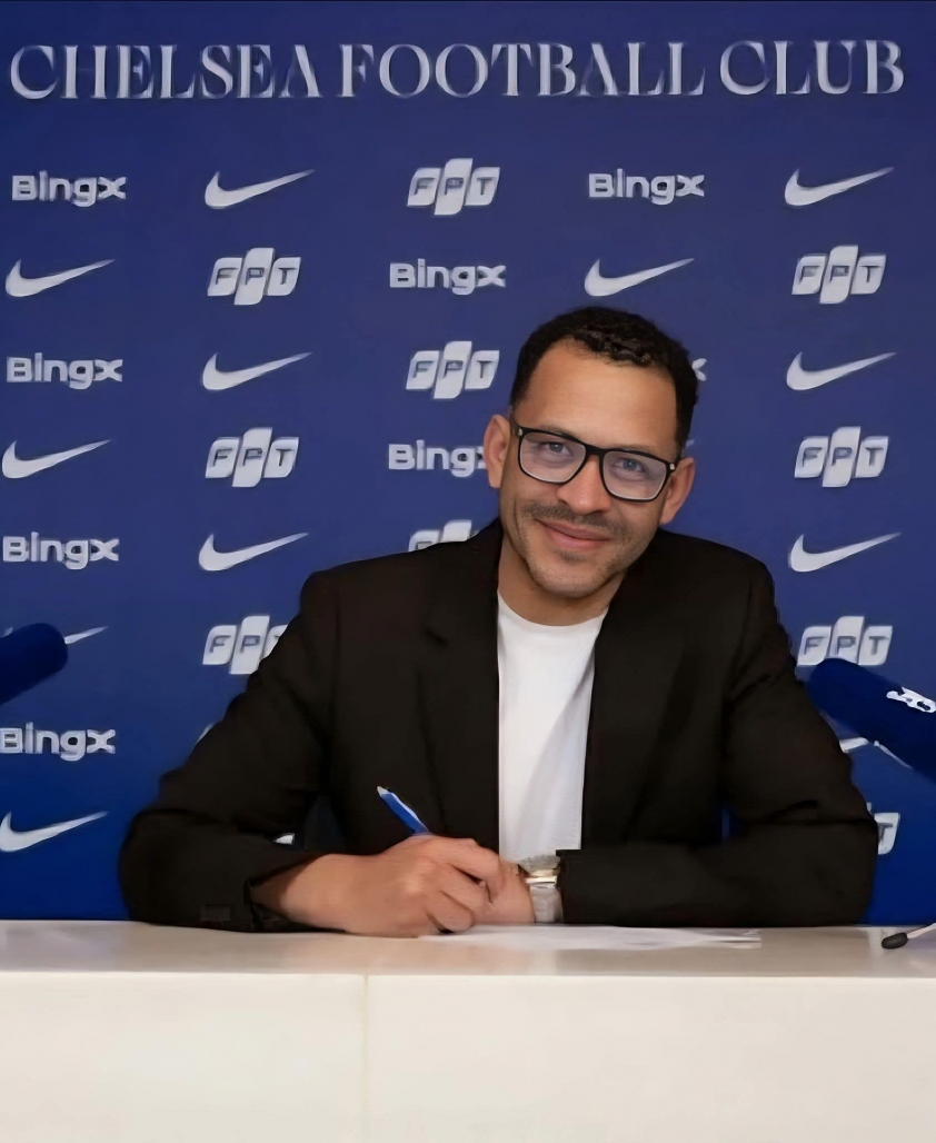 Chelsea ký hợp đồng đến năm 2032 với Liam Rosenior (Ảnh: Chelsea).