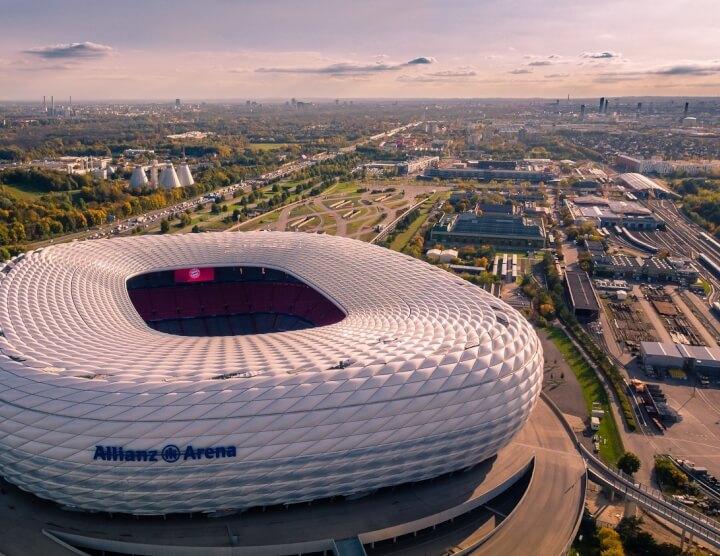Sân Allianz Arena chứng kiến sự cố đáng tiếc (Ảnh: UEFA)