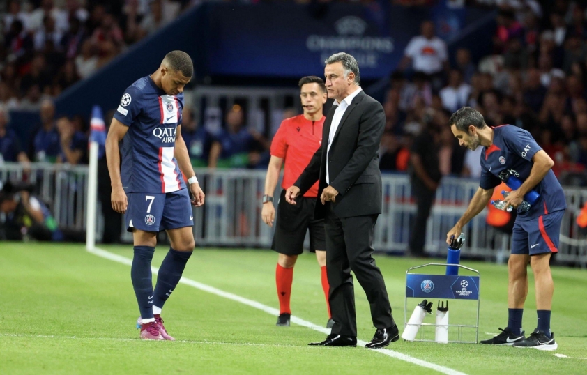 HLV PSG ra tay dạy dỗ, 'cậu ấm' Mbappe nhận hình phạt đầu tiên mùa này? 195622