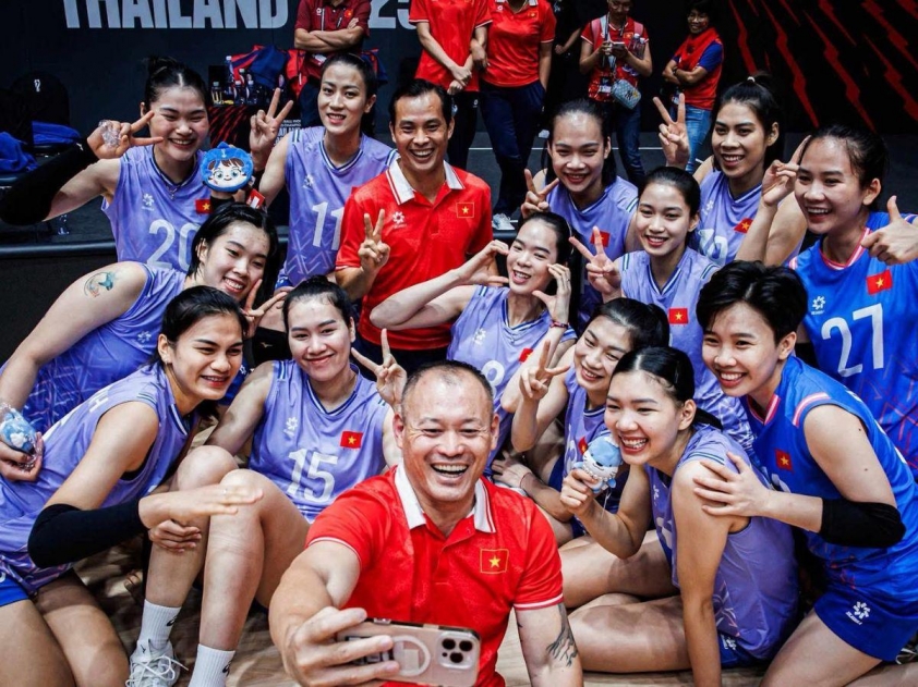 Bóng chuyền nữ Việt Nam đón chuyên gia nước ngoài-827878