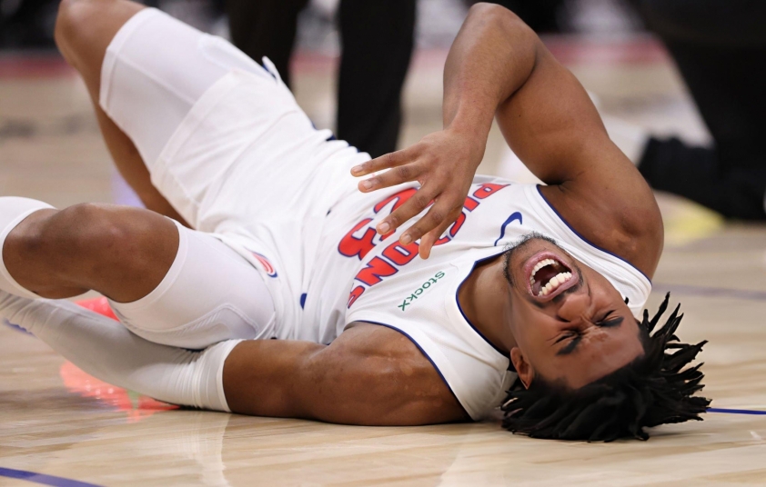 Phát ngôn chỉ trích cộng đồng LGBT, một cầu thủ NBA bị cắt hợp đồng 814610