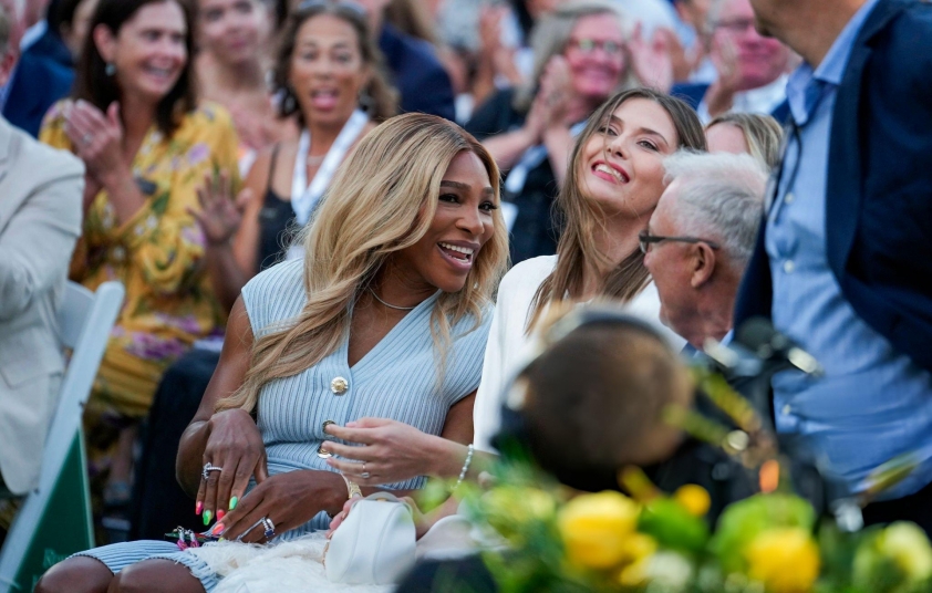 'Búp bê' Sharapova nói lời ngỡ ngàng về mối quan hệ thù địch với Serena Williams 825752