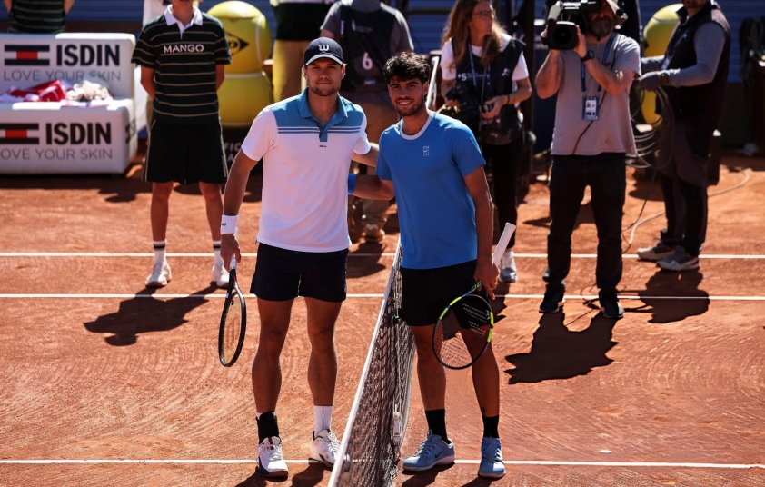 Carlos Alcaraz ra quân Barcelona Open 2026 thuận lợi 821871