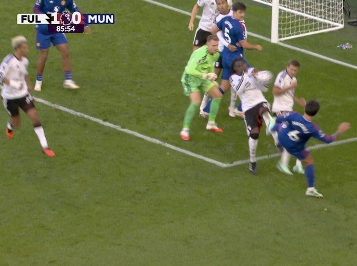 HLV Fulham: 'Các trọng tài không muốn MU thua trận này'