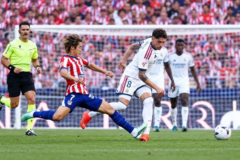 Mourinho mang “bằng chứng thẻ đỏ” vào họp báo, nói thẳng điều bất thường ở derby Madrid